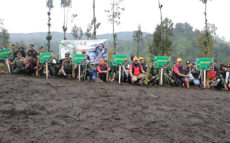 Pemprov Jatim  bersama TNI diakhir tahun 2020 lalu yaitu sengan melaksanakan aeroseeding wilayah Malang Raya. SP/PEMPROV JATIM