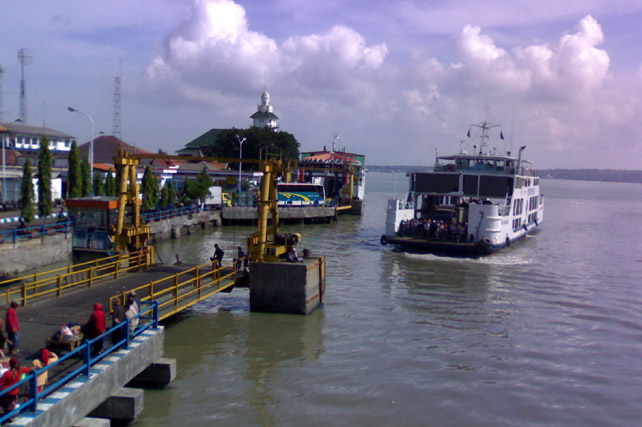 Penyebrangan Ujung - Kamal.