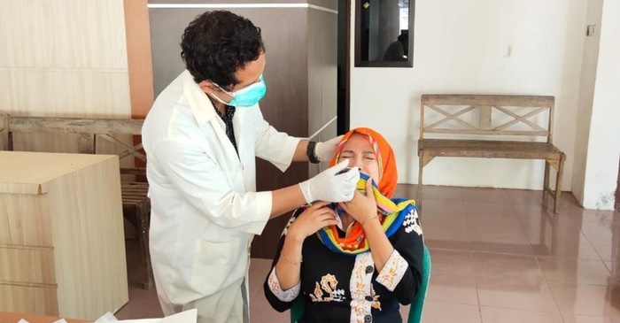 Swab dilakukan kepada warga kontak erat.
