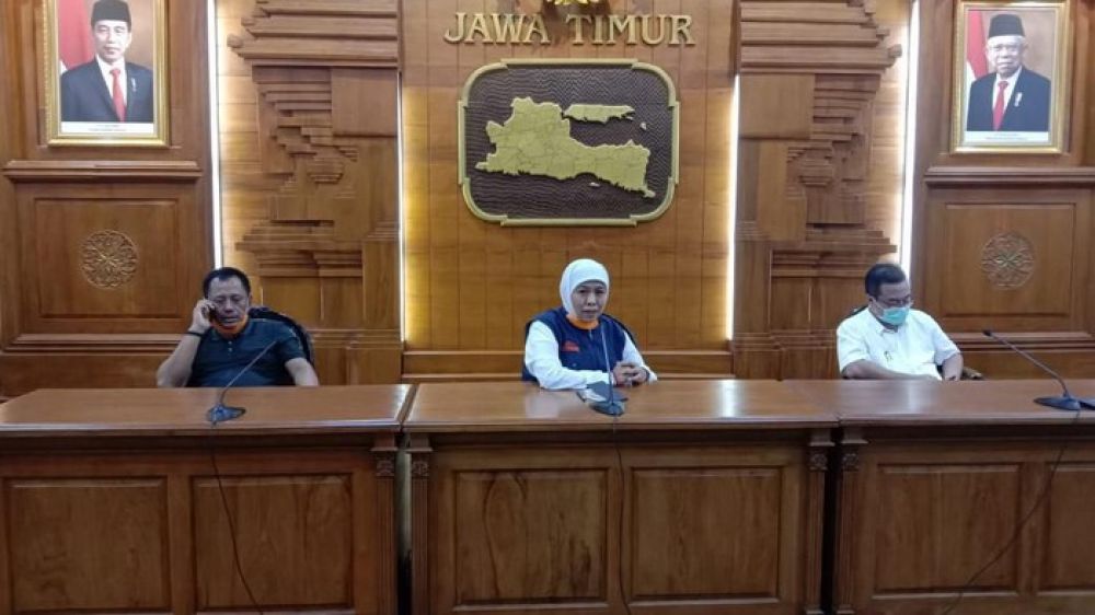 Konferensi pers perkembangan kasus virus corona baru yang memicu COVID-19 di Gedung Grahadi, Sabtu (2/4/2020. SP/ L6