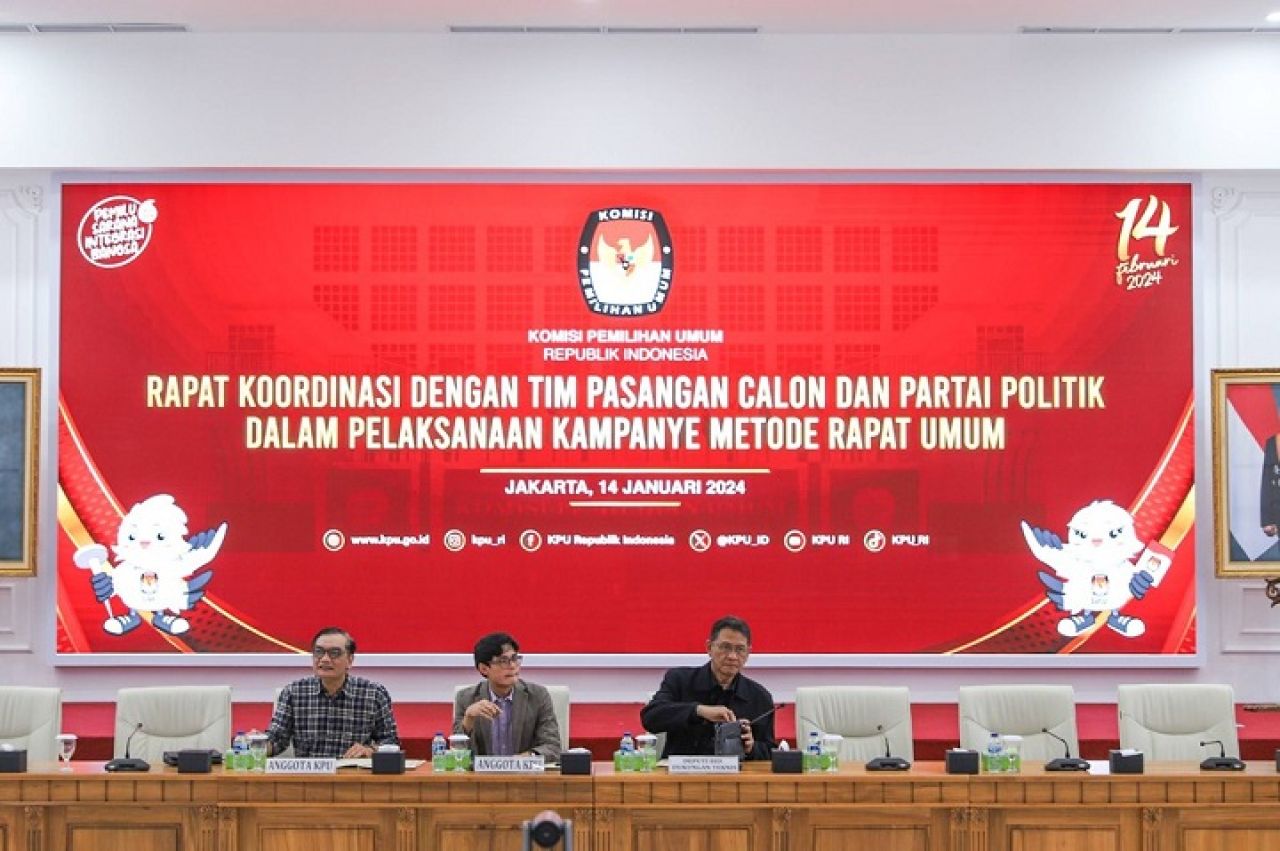 KPU RI, pada Minggu (14/1/2024) kemarin menggelar rapat koordinasi membahas persiapan pelaksanaan kampanye jelang pemilu 2024 dengan metode rapat umum yang akan digelar pada 21 Januari-10 Februari 2024 di Gedung KPU.