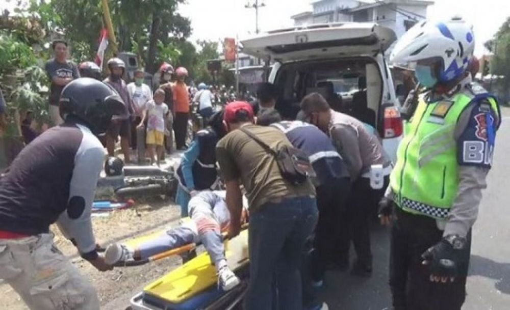 Salah satu korban saat dievakuasi ke RSUD Jombang.