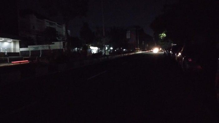 Pemadaman lampu penerangan dilakukan di sejumlah ruas jalan di kabupaten Malang saat PPKM Darurat.