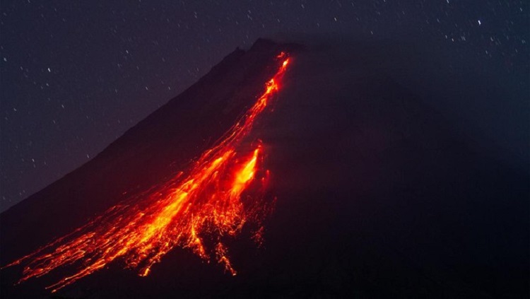 Penampakan guguran lava pijar Gunung Merapi, Kamis (17/05/2023). SP/ YGY