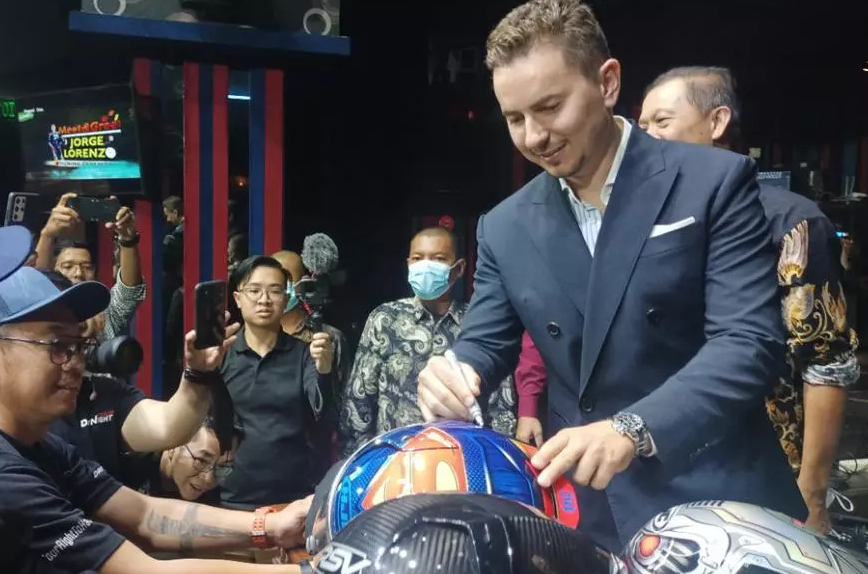 Jorge Lorenzo saat meet and greet dengan penggemarnya di Hotel Borobudur, Jakarta, Kamis (8/12/2022).