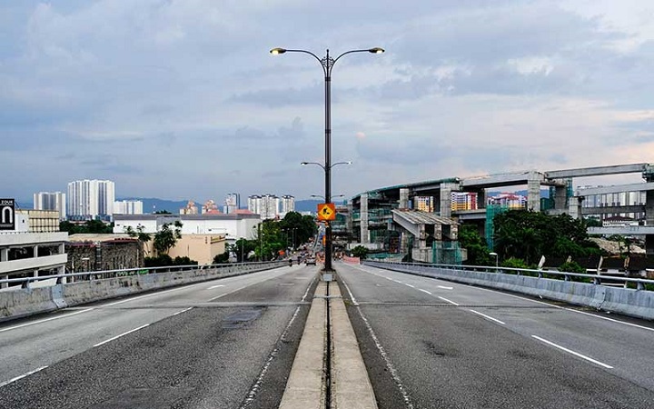 Suasana jalan kosong di Jalan Bulatan kampung Pandan di Kuala Lumpur, Malaysia Rabu (18/3).