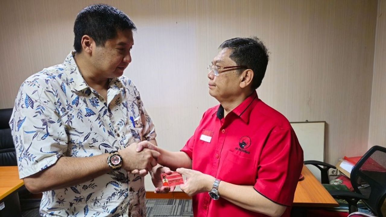 Maruarar Sirait memilih mundur menjadi kader PDIP dan mengikuti politik Jokowi.