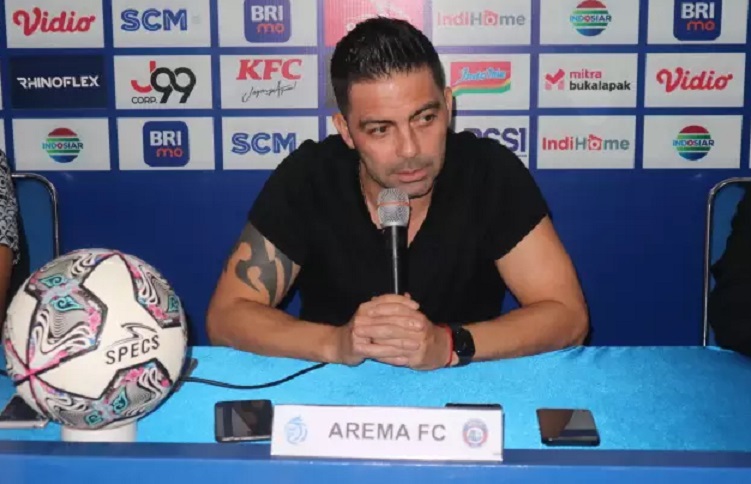 Pelatih Arema FC Javier Roca