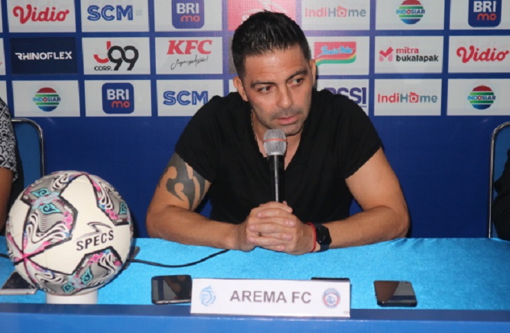 Pelatih Arema FC Javier Roca