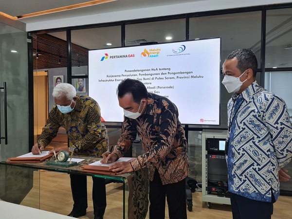  Penandatanganan Head of Agreement (HoA) bertajuk “Maluku Baku Gandeng” dengan PT Wahana Lestari Investama (WLI) di gedung Grha Pertamina, pada Kamis (19/08/21).