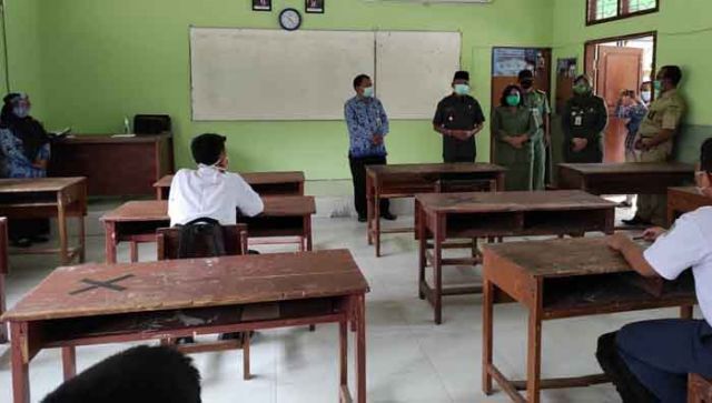Uji coba pembelajaran tatap muka di salah satu SMP di Ponrogo beberapa waktu yang lalu.