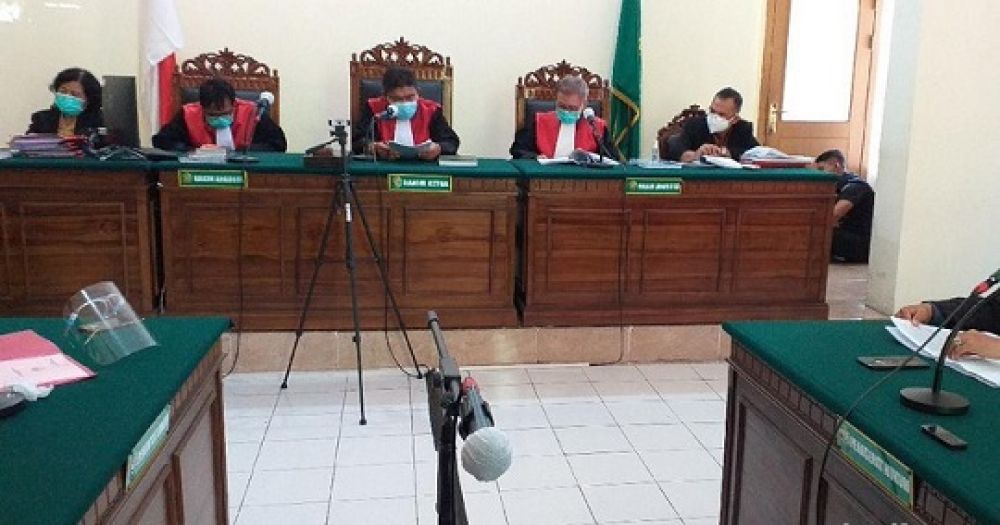 Suasana sidang terdakwa MeMiles yang digelar secara virtual di Pengadilan Negeri Surabaya. SP/Budi