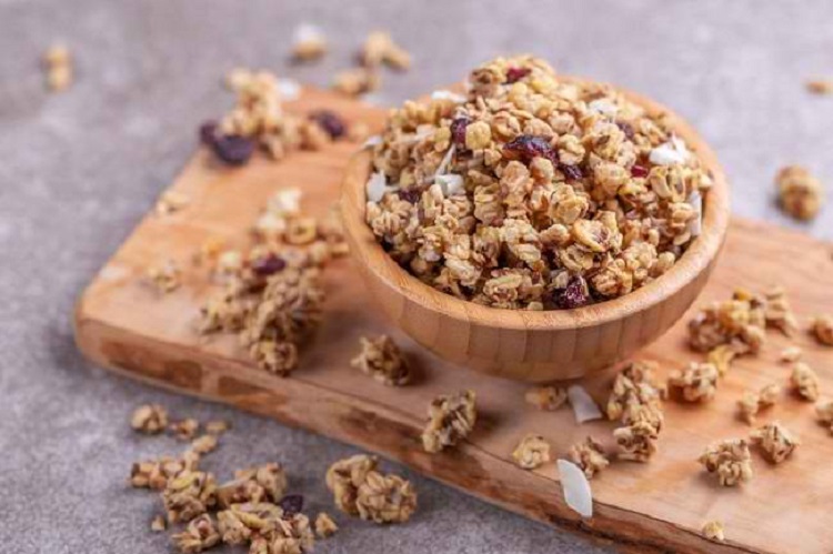 Manfaat kesehatan granola untuk program diet dan langsing. SP/ SBY