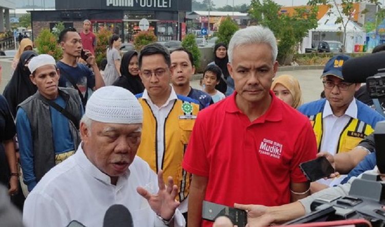 Menteri PUPR Basuki Hadimuljono dan Gubernur Jateng Ganjar Pranowo di Rest Area 379 A Batang. SP/ JKT