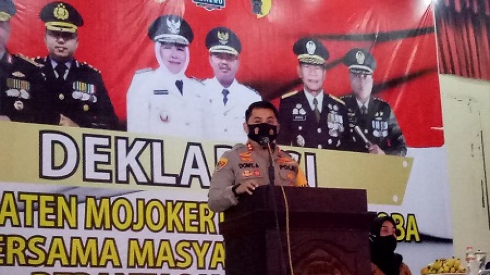 Kapolres Mojokerto, AKBP Dony Alexander saat Deklarasi Kabupaten Mojokerto Anti Narkoba di Aula kampus PPNI, Jumat (25/9/2020) siang. SP/ Dwy 