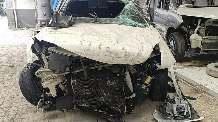 Kondisi mobil Rendy Kjaernett dan Lady Nayoan saat kecelakaan terungkap. SP/ JKT