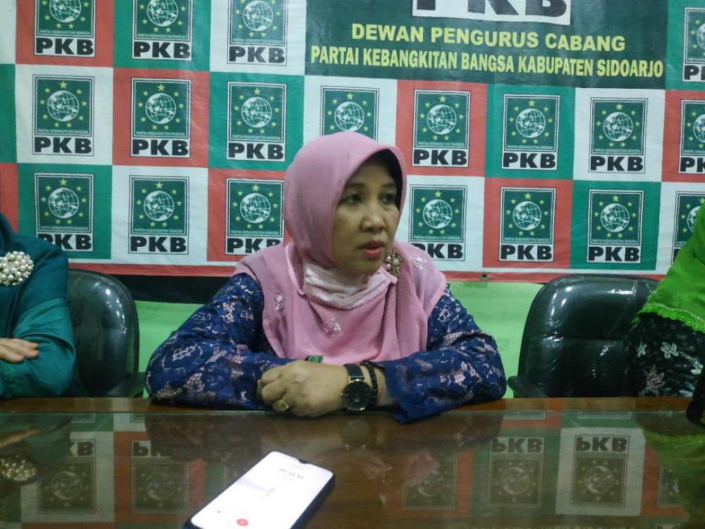 Kader senior Muslimat Sidoarjo Hj Mufidah Hafidz saat beri keterangan
