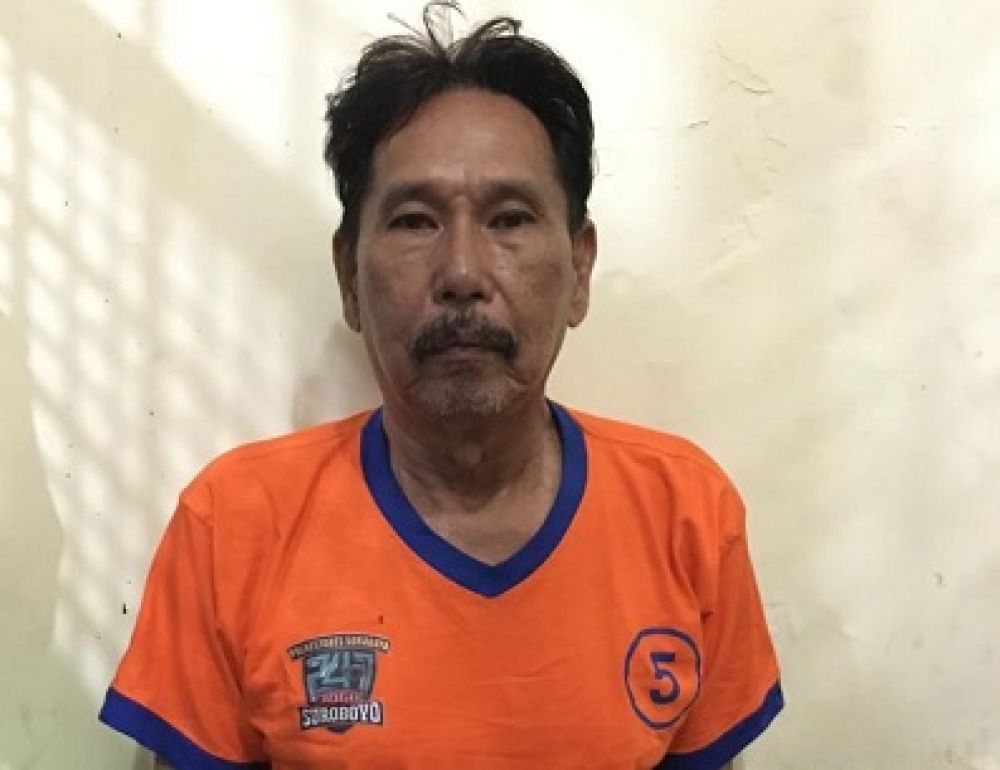 Tersangka saat diamankan di Mapolsek Sawahan. SP/Jemmi