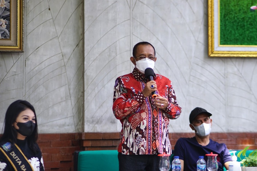 Wawali Cak Ji dalam acara yang diselenggarakan oleh Komunitas Arek Suroboyo itu berlangsung di Jalan Darmokali No. 50 Surabaya, Kamis (28/10/2021).SP/HUMAS PEMKOT SURABAYA