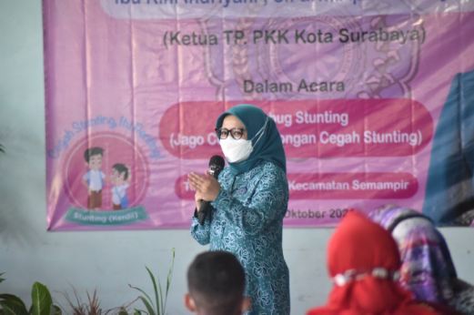 Ketua Tim Penggerak PKK Kota Surabaya Rini Indriyani menghadiri kegiatan Jagoan Cegah Stunting di Aula Kelurahan Semampir, Rabu (13/10).SP/PEMKOT SURABAYA