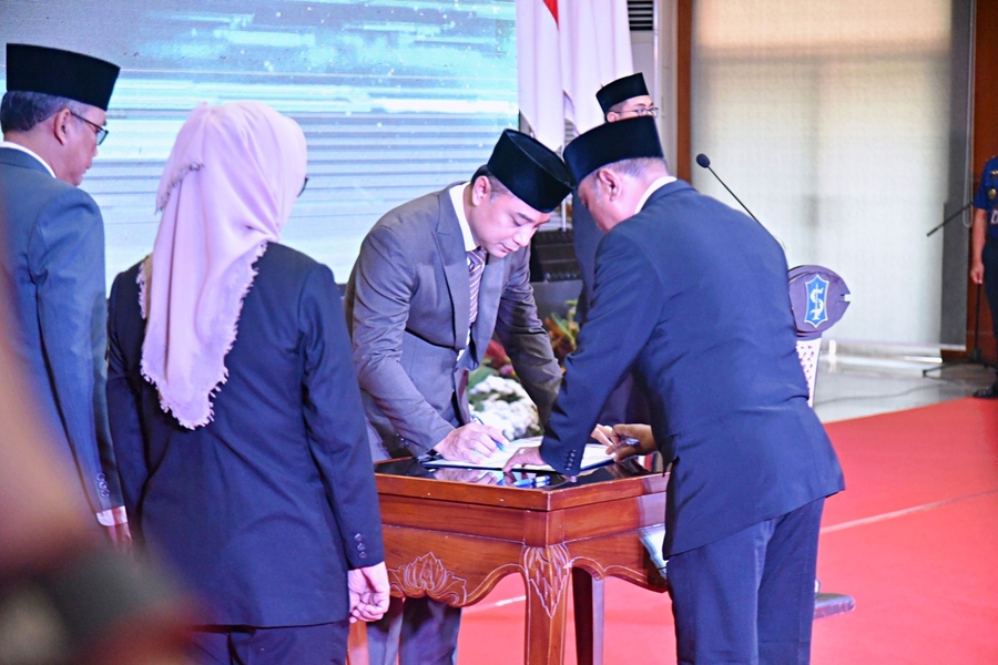 Pelantikan para pejabat Pemkot Surabaya di Graha Sawunggaling Kota Surabaya, Senin (7/8/2023). Foto: Pemkot Surabaya.