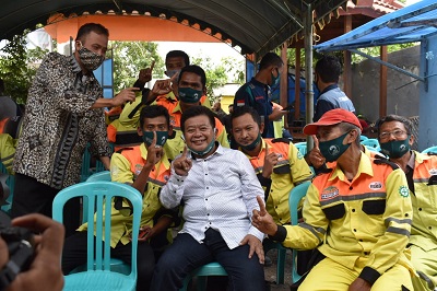 De Anwar bersama pekerja Outsourching saat deklarasi dukungan.