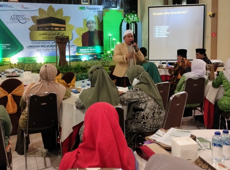PT Pegadaian Area Malang dan sekitarnya melakukan kegiatan literasi keuangan syari'ah selama tiga hari, mulai Sabtu (2/7) hingga Senin (4/7).