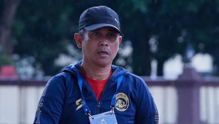 Pelatih Arema FC Joko Susilo. Foto: Instagram (@aremafcofficial). 