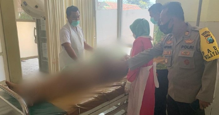 Korban menghembuskan nafas terakhir saat dalam perjalanan ke rumah sakit.