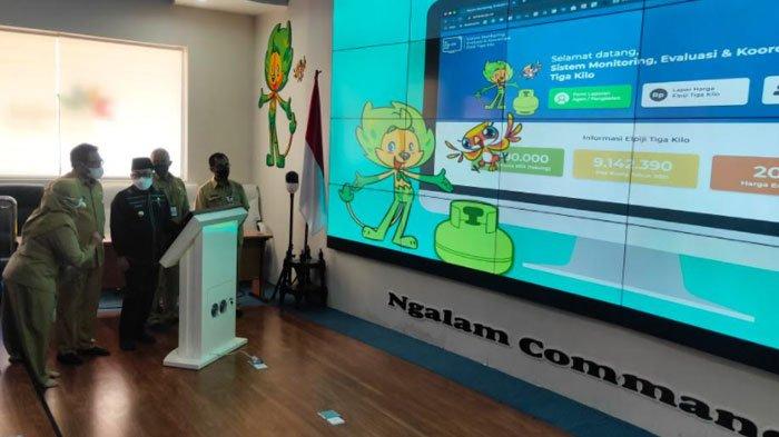 Pemkot Malang meluncurkan website si Melon Ijo untuk memantau pendistribusian tabung gas elpiji 3 kg. 