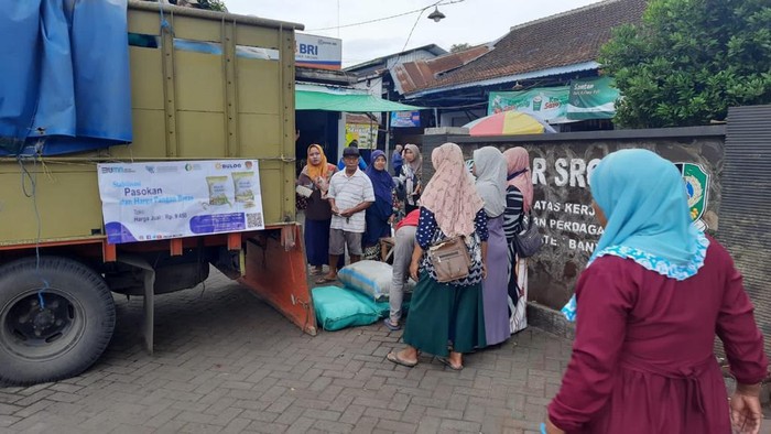 Operasi pasar beras murah di Kabupaten Banyuwangi. Foto: Pemkab Banyuwangi.