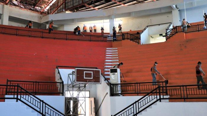 Pemkot Surabaya menyiapkan GOR Indoor kompleks Gelora Bung Tomo (GBT) sebagai RS darurat.SP/TN/BOBBY CONSTANTINE KOLOWAY