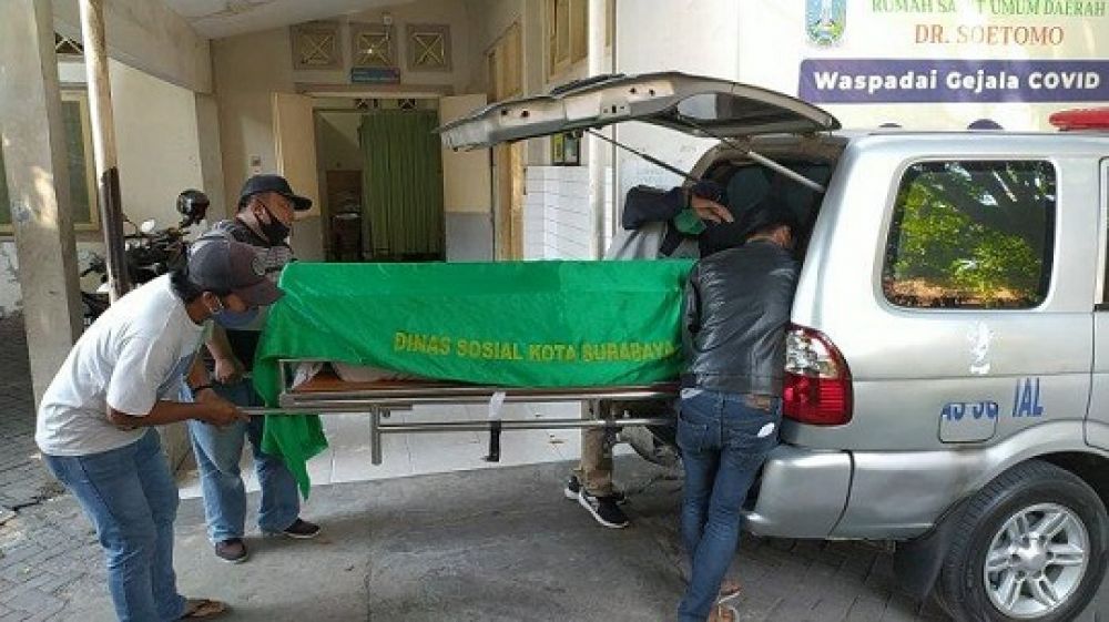 Jenazah korban saat disemayamkan di Kamar Mayat RSU dr Soetomo Surabaya. SP/Jemmi