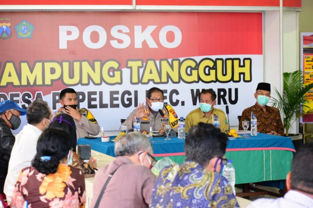 Kapolresta Sidoarjo Kombes Pol Sumardji saat sosialisasi Kampung Tangguh di Desa Pepelegi Waru.SP/sg