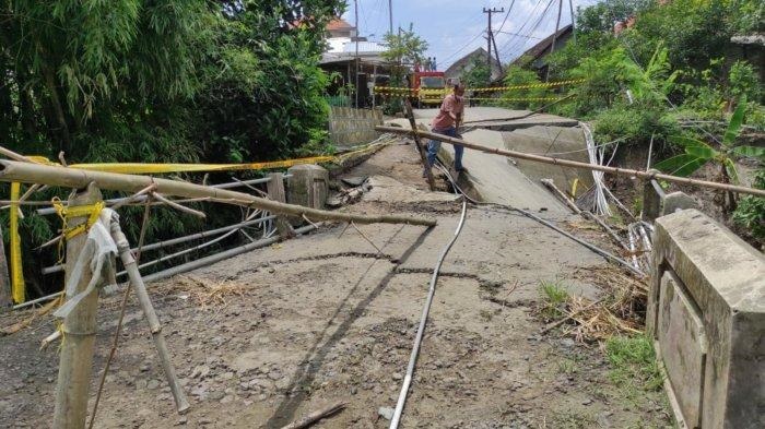 Jembatan di Dusun Sumberdadi Dawarblandong Mojokerto yang putus beberapa waktu lalu.
