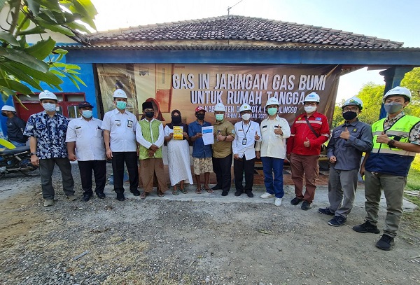 Gas bumi kini mengalir di Pasuruan dan Probolinggo, Jawa Timur.