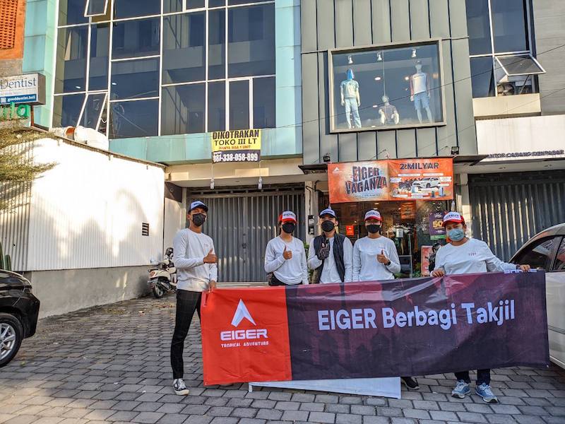 Eiger Adventure Berbagi dengan tujuan semangat kebersamaan dan mencoba memulai hal yang baik di bulan yang baik.