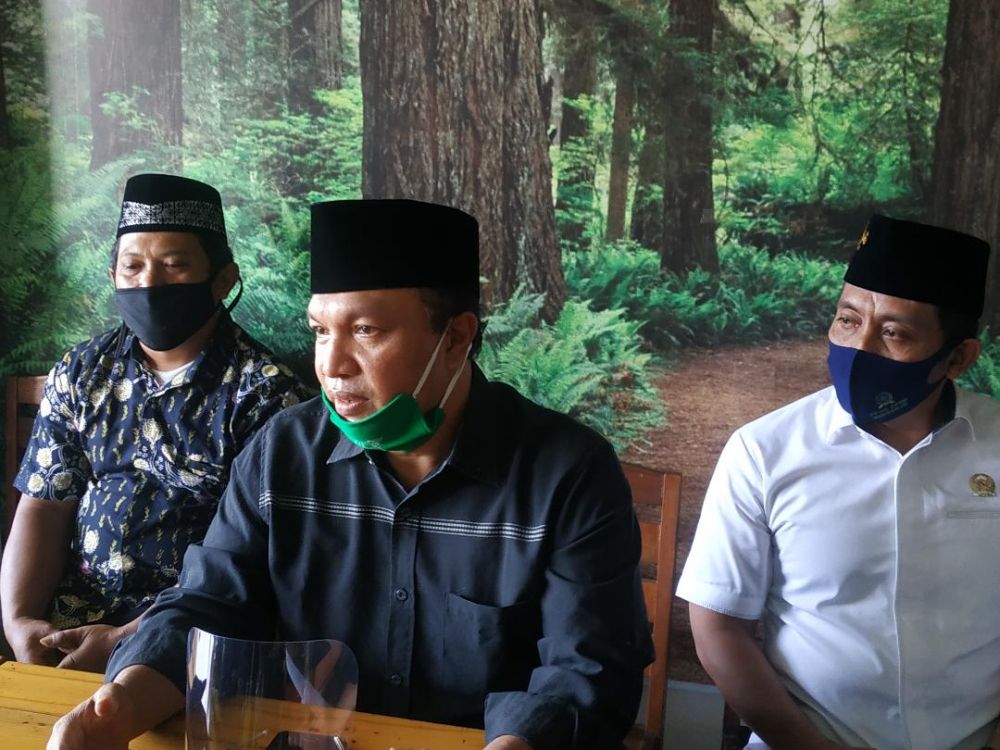 Ketua Forum PAC PKB Sidoarjo KH Maksum Zubair (dua kiri) bersama beberapa Ketua PAC PKB 

