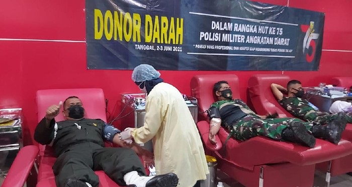 Kegiatan donor darah di PMI Sidoarjo