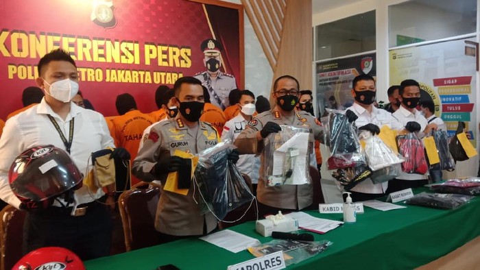 Polisi saat menggelar pres rilis di Polda Metro Jaya