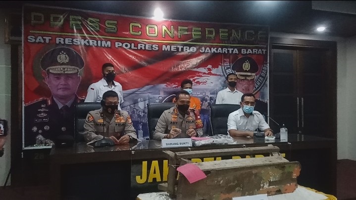 Konpers soal pengungkapan kasus pembunuhan terhadap penjaga rel kereta di Tambora.