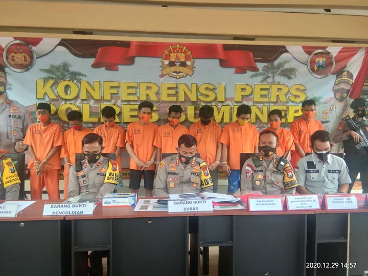 Kapolres Sumenep, AKBP Darman saat melakukan pers rilis pengungkapan kasus sepanjang tahun 2020. SP/Ainur Rahman 