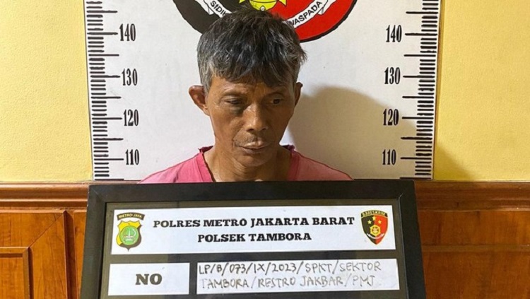Polsek Tambora amankan pelaku DJ alias Njo (55), seorang  juru parkir liar, terkait kasus pemerkosaan anak di bawah umur, Minggu (17/09/2023). SP/ JKT