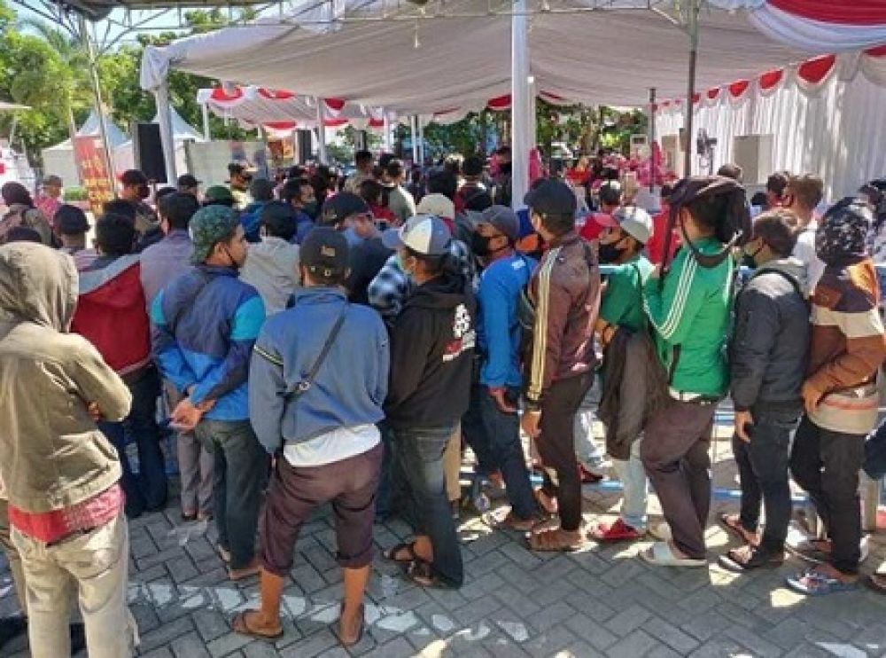 Rapid tes massal yang digelar oleh Badan Intelegen Negara (BIN) di Terminal Keputih, Surabaya, Kamis (4/6/2020).
Foto SP/Arlana