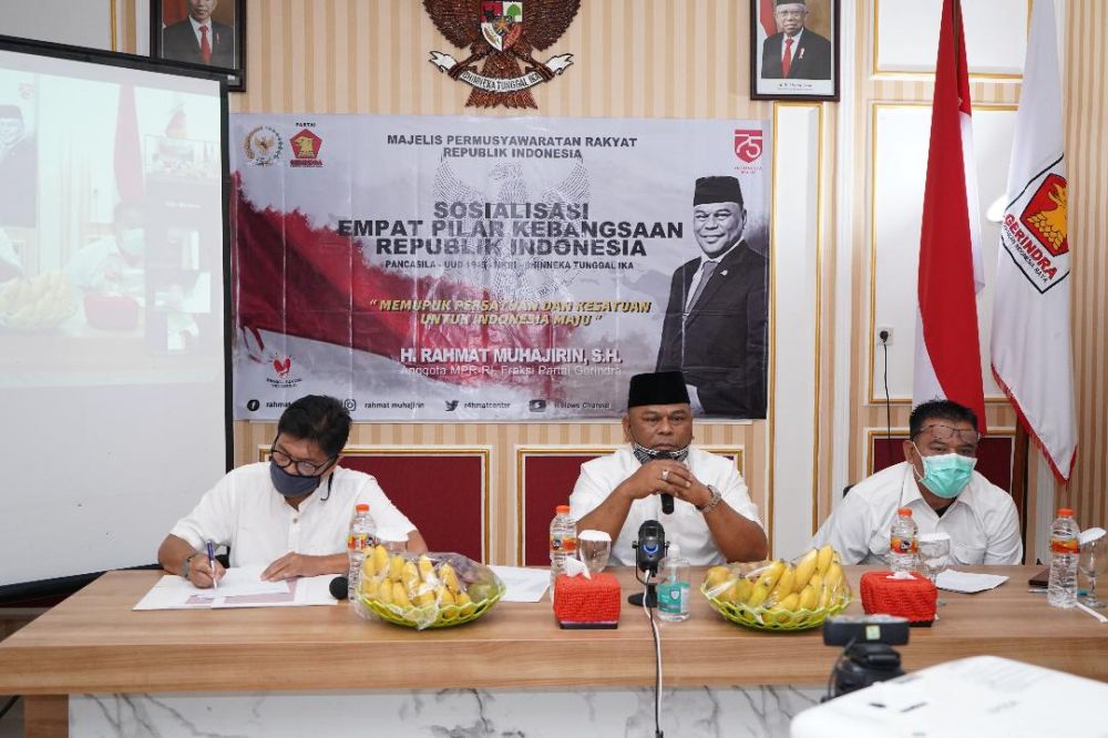 Anggota MPR Rahmat Muhajirin (tengah) saat sosialisasi empat pilar kebangsaan
