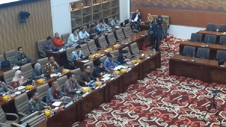 Raker Komiisi VI Bersama Menteri BUMN Erick Thohir