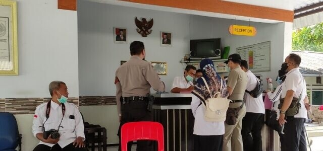 Dinas Pariwisata dan Kebudayaan (Disparbud) Jember saat berkeliling ke sejumlah hotel di Jember.