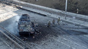 serangan Rusia ke Ukraina pada Senin (28/2) pagi waktu setempat masih terus berlanjut di Kota Kiev dan Kharkiv