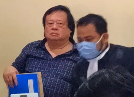 Ryantori (kiri)  jadi terdakwa di PN Sidoarjo, Selasa (27/10/2020).