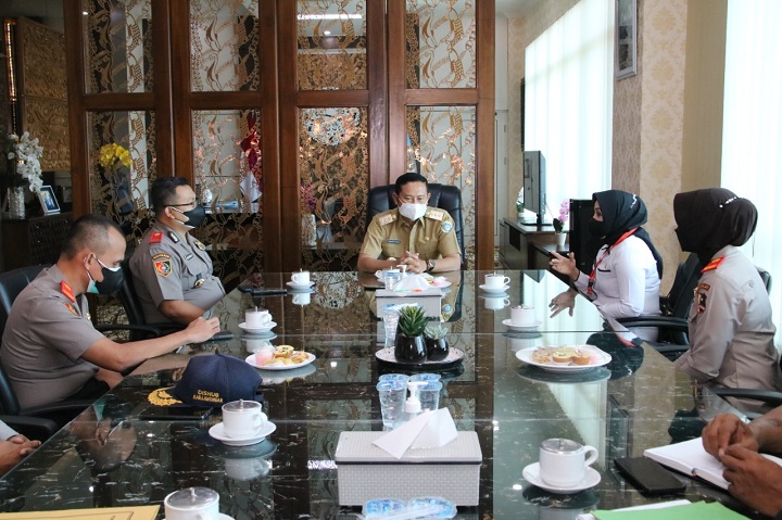 Bupati saat berbicara dihadapan Peserta Didik Sekolah Staf dan Pimpinan Menengah Polri. SP/MUHAJIRIN KASRUN